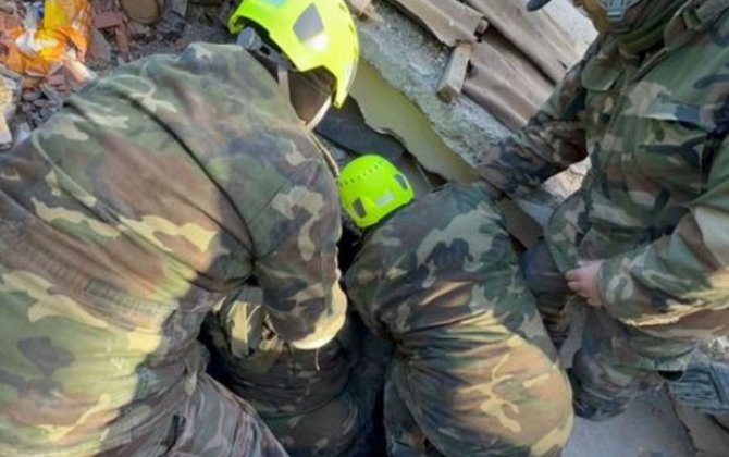 Xilasedicilərimiz 2 bacını 128 saat sonra dağıntılar altından sağ çıxardı - FOTO/VİDEO
