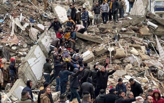 В Турции ищут более 100 подозреваемых в нарушении правил строительства обрушившихся домов