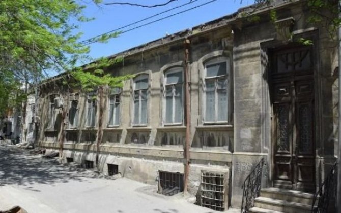 Bakıdakı tarixi bina sökülür? - FOTO