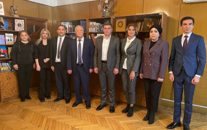 Fəzail Ağamalı AVP-nin Abşeron rayon təşkilatının İdarə Heyyətinin üzvləri ilə görüşüb