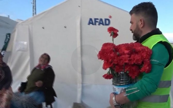 Hatayda çadır şəhərciyində məskunlaşan qadınlara 8 Mart hədiyyəsi - VİDEO