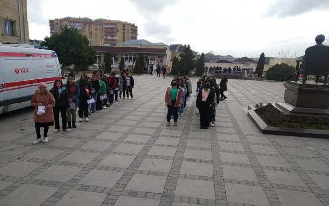 DİM: İmtahan keçirilən binaların birinin arxa pəncərəsindən 2 nəfər kənar şəxs daxil olmağa cəhd edib