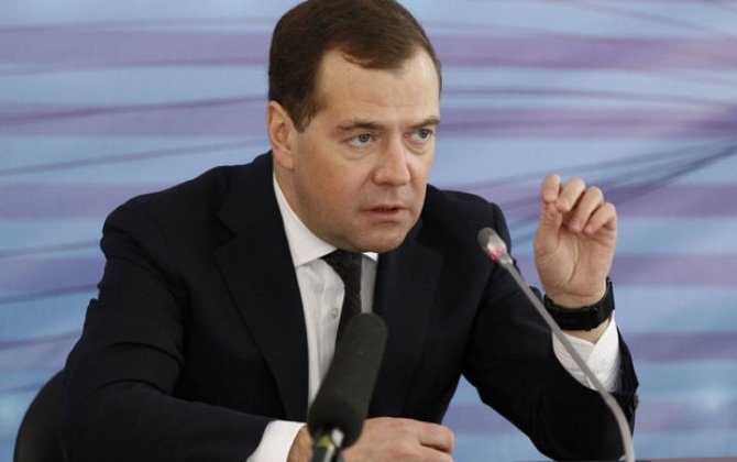 Medvedev Haaqa məhkəməsini hipersəsli raket zərbəsilə hədələdi və hakimlərə sataşdı...