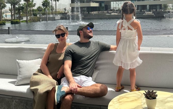 Emin xanımı və qızı ilə istirahət fotolarını paylaşdı