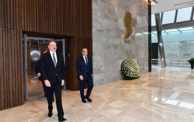 İlham Əliyev Əmlak Məsələləri Dövlət Xidmətinin yeni inzibati binasının açılışında iştirak edib - FOTO