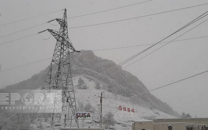 Şuşaya qar yağır, yollar təmizlənir