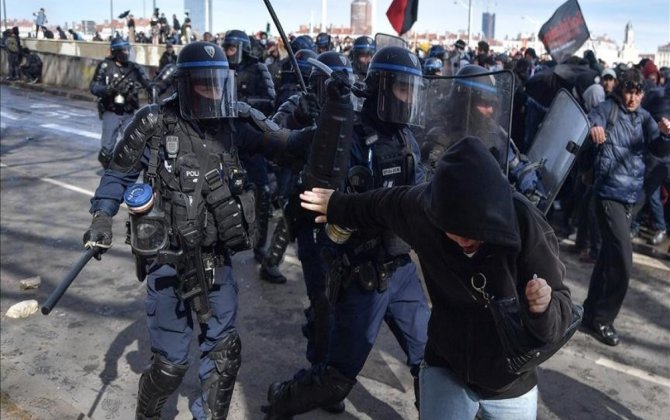 Fransız polisi mərakeşli jurnalistə irqçi şüar səsləndirib: 