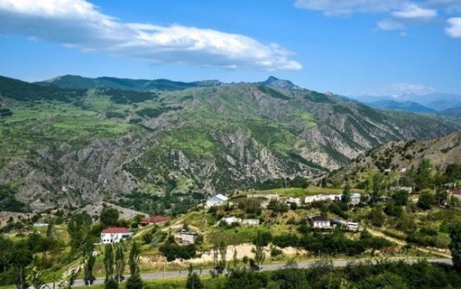 Laçın şəhərinin hər yerindən mismar, çəkic və ağır texnikaların səsləri gəlir - VİDEO