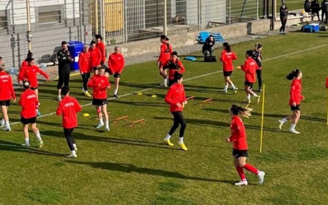 Türkiyə millisi Bakıya 24 futbolçu ilə gəlib