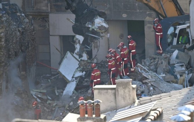 Marseldə uçan binanın altından 5 cəsəd çıxarılıb