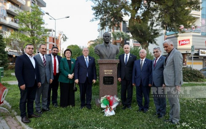 Azərbaycan nümayəndə heyəti İzmirdə Heydər Əliyev və Azərbaycan Dostluq parklarında olublar