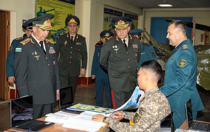 Müdafiə naziri Almatıda Quru Qoşunlarının Hərbi İnstitutunu ziyarət edib