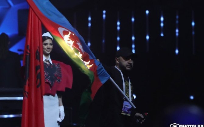 Azərbaycan İrəvanda bayrağımızı yandıran şəxsi beynəlxalq axtarışa verib