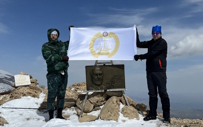 Məhkəmənin vəzifəli şəxsləri “Heydər zirvəsi”nə yürüş ediblər