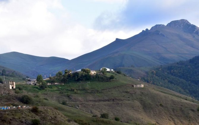 Ermənilər Azərbaycanın bu dağ kəndində pul çıxarmaq üçün bankomat axtarır...
