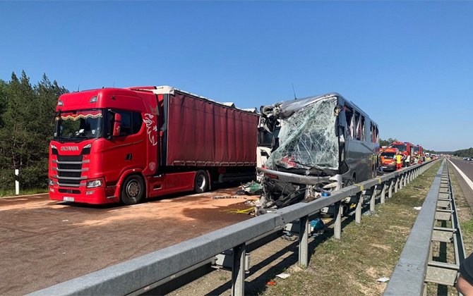 Zambiyada avtobus və yük maşınıxa0toqquşub, 20-dən çox adam ölüb