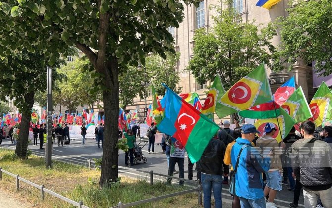 Berlində güney azərbaycanlılar etiraz aksiyası keçirib - YENİLƏNİB