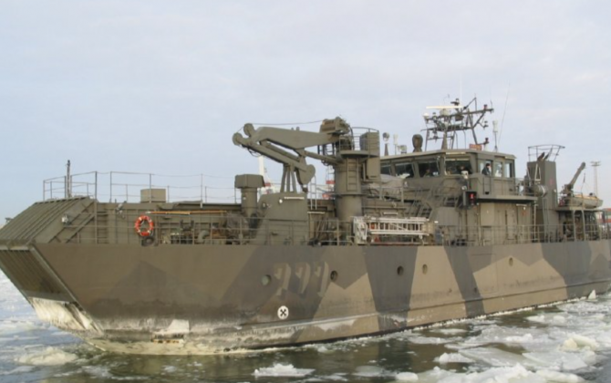 В Финляндию направляются три военных корабля НАТО