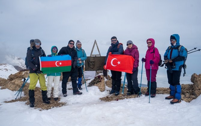 “Azərlotereya”nın bir qrup əməkdaşı “Heydər Zirvəsi”nə yürüş edib - FOTO/VİDEO