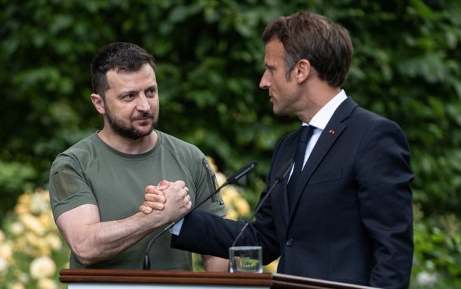 Президент Франции предложил Зеленскому провести мирный саммит по Украине