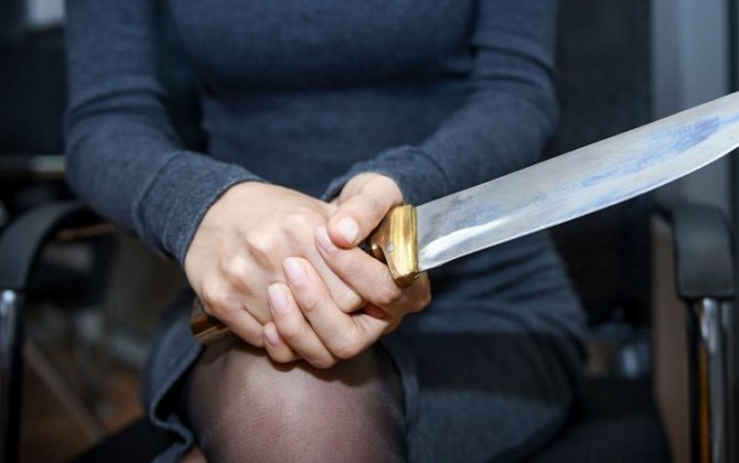 В Гахе женщина ударила экс-возлюбленного ножом, защищаясь от побоев