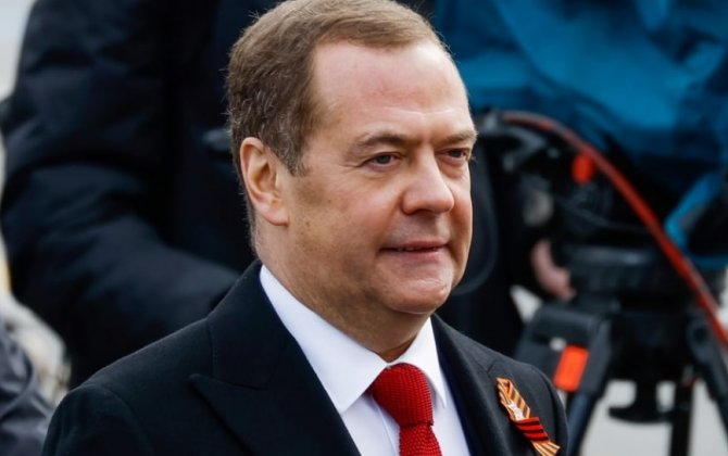 Medvedev Rusiyada Putinə və ölkəni qanlı savaş girdabına düçar edənlərə alternativ görmür...