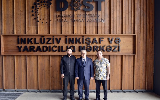 Tanınmışlar DOST İnkluziv İnkişaf və Yaradıcılıq Mərkəzinin səhnəsində - FOTOLAR