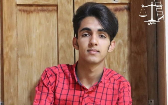 İranda gənc oğlan sosial şəbəkədəki paylaşımına görə həbs edildi - FOTO