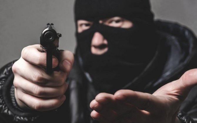 Astanada banka hücum edən şəxslə danışıqları daxili işlər naziri aparıb