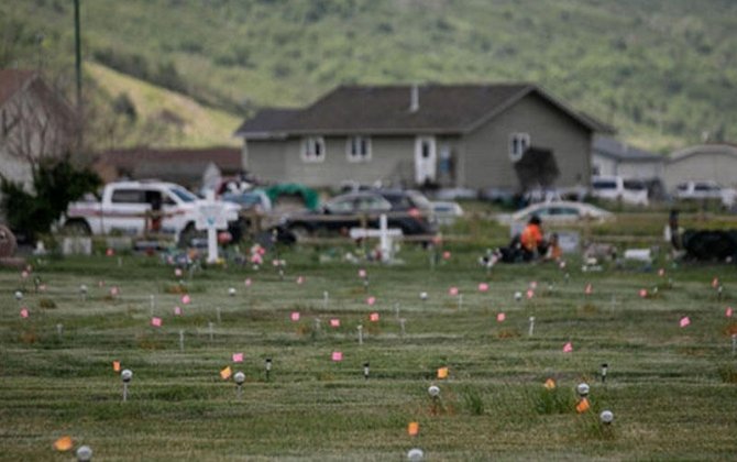 Şəhərin kənarında nəhəng uşaq qəbiristanlığı tapıldı