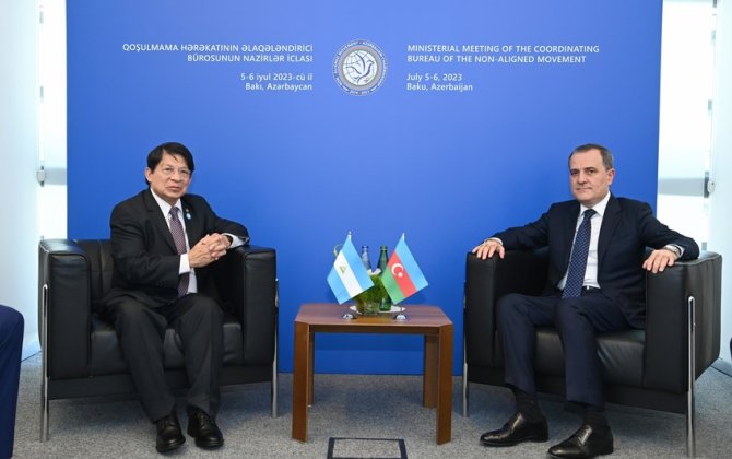 Ceyhun Bayramov nikaraqualı həmkarı ilə görüşüb