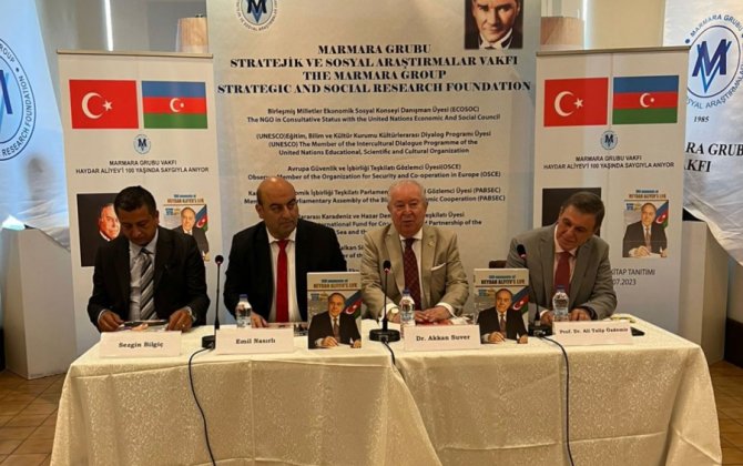 İstanbulda “Heydər Əliyevin həyatının 100 anı” kitabının təqdimatı keçirilib