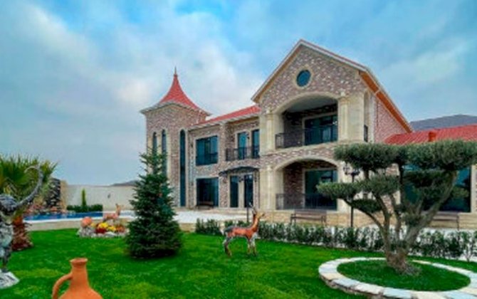 Azərbaycanda xanım məmur yarım milyonluq villa aldıxa0 - FOTO
