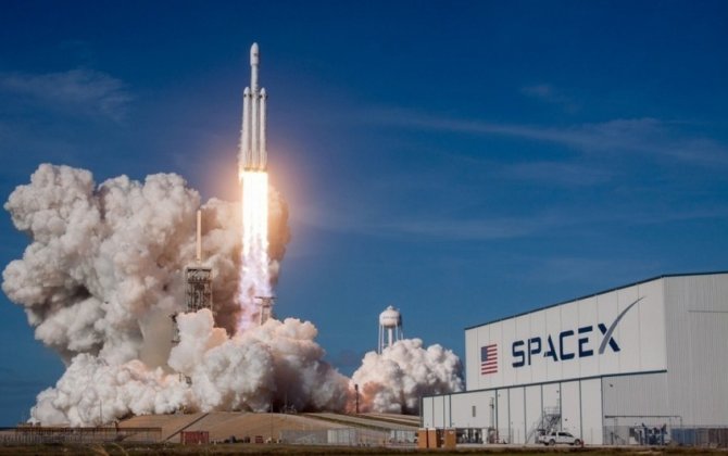 “SpaceX” pis hava şəraiti səbəbindən “Starlink”in buraxılışını təxirə salıb