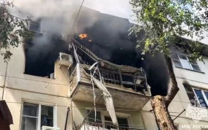 Взрыв произошел в пятиэтажном доме в Астрахани: есть пострадавшие