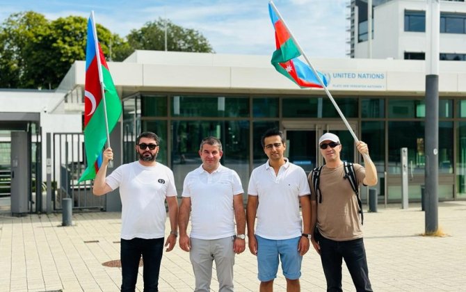 Azərbaycanlılar BMT-nin Bonn şəhərində yerləşən ofisinin önündə etiraz aksiyası keçiribxa0 - FOTO