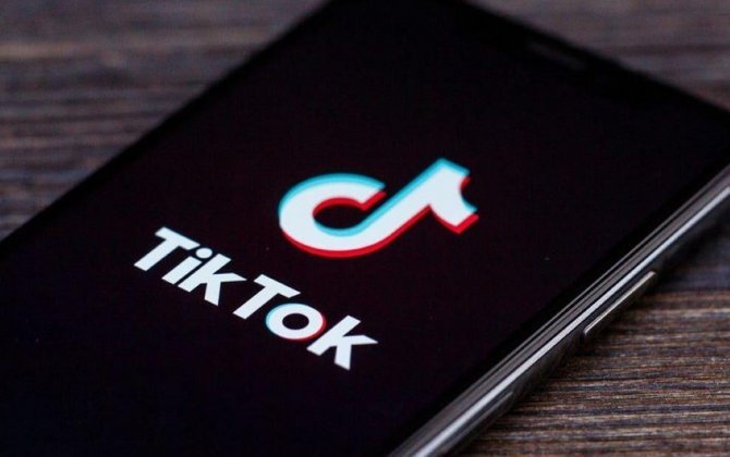 Məşhurlar TikTok-da sevdikləri kitabları bölüşdülər