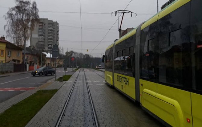 Kiyevdə tramvay relsdən çıxıb: Xəsarət alanlar var