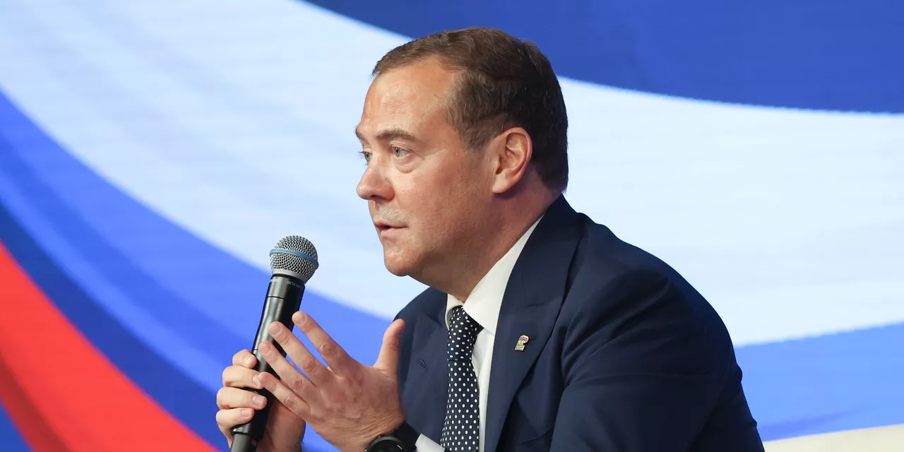 Medvedev yenə də fincə boşboğazlıq edir: 