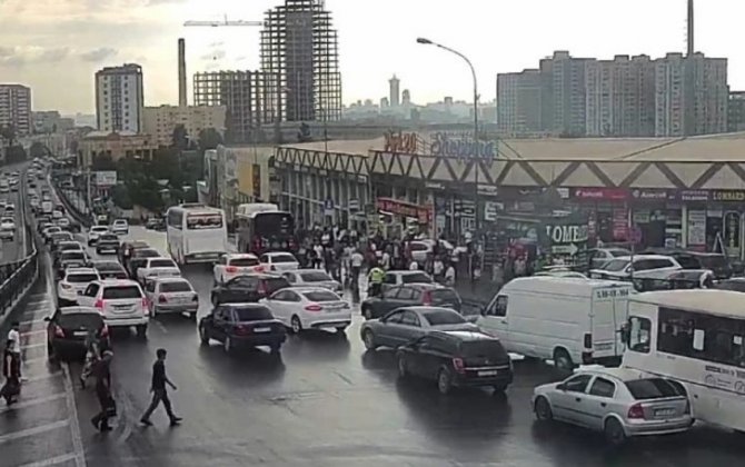 Bakının bir sıra yollarında nəqliyyatın sıxlığı yaranıb - SİYAHI