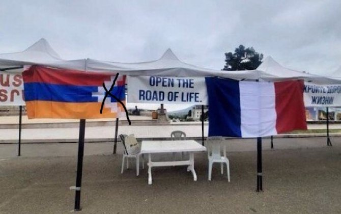 Xankəndində Fransa bayrağı da asıldı...-Rusiya və Ermənistanınkı var idi...-FOTO
