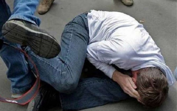 Bakıda kişini zorla maşına mindirərək döyüblər