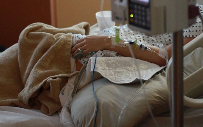 Bakıda avtomobil 64 yaşlı qadını vuraraq ağır xəsarət yetirib