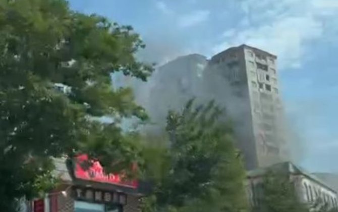 Bakıda çoxmərtəbəli binada yanğın hadisəsi baş verib - VİDEO