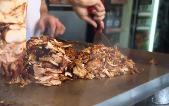 Rusiyada şaurmadan 20-dən çox adam zəhərlənib, bir nəfər həyatını itirib