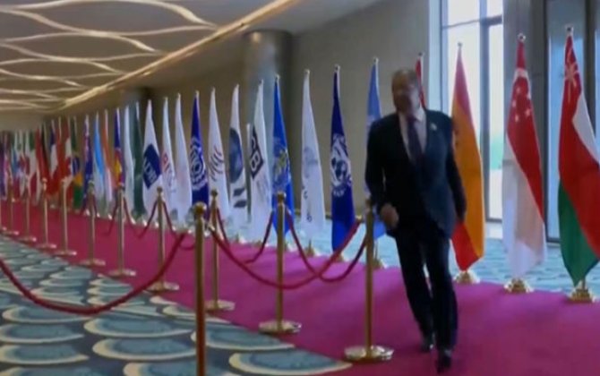 Lavrov G20 liderlərinin qarşılanma mərasimində gərgin anlar yaşadı - VİDEO