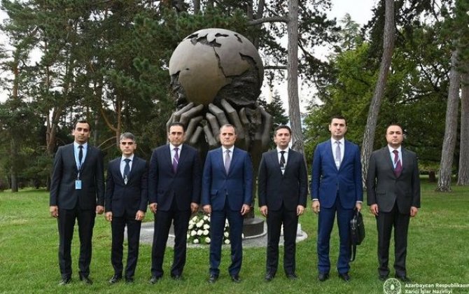 Ceyhun Bayramov Cenevrədə “Düşüncələr və Arzular” heykəlini ziyarət edib - FOTO