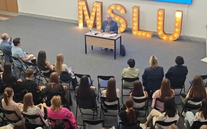 Kamal Abdulla Minsk Dövlət Linqvistik Universitetində mühazirə oxudu - FOTOLAR