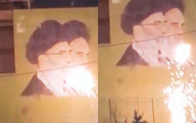 İranda ali dini liderlərin təsvirləri yandırıldı - VİDEO