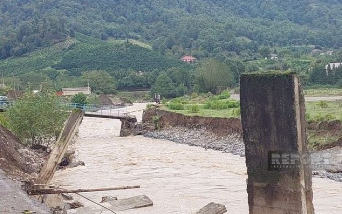 Astarada bir neçə kəndi birləşdirən yol çöküb, körpü dağılıb - FOTO